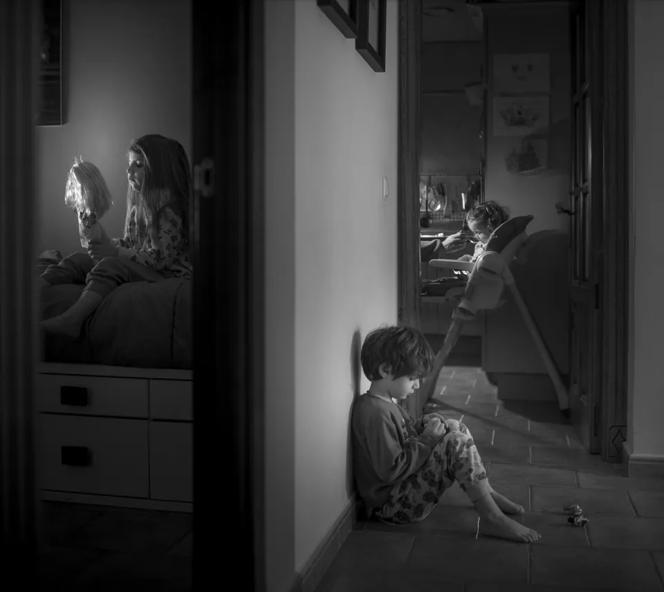 La familia, by Juan Palomino Bautista