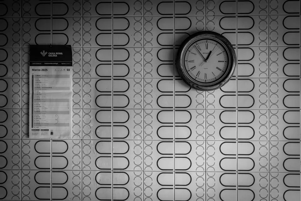 A la hora de ayer, by Marcos Rodríguez Cotelo