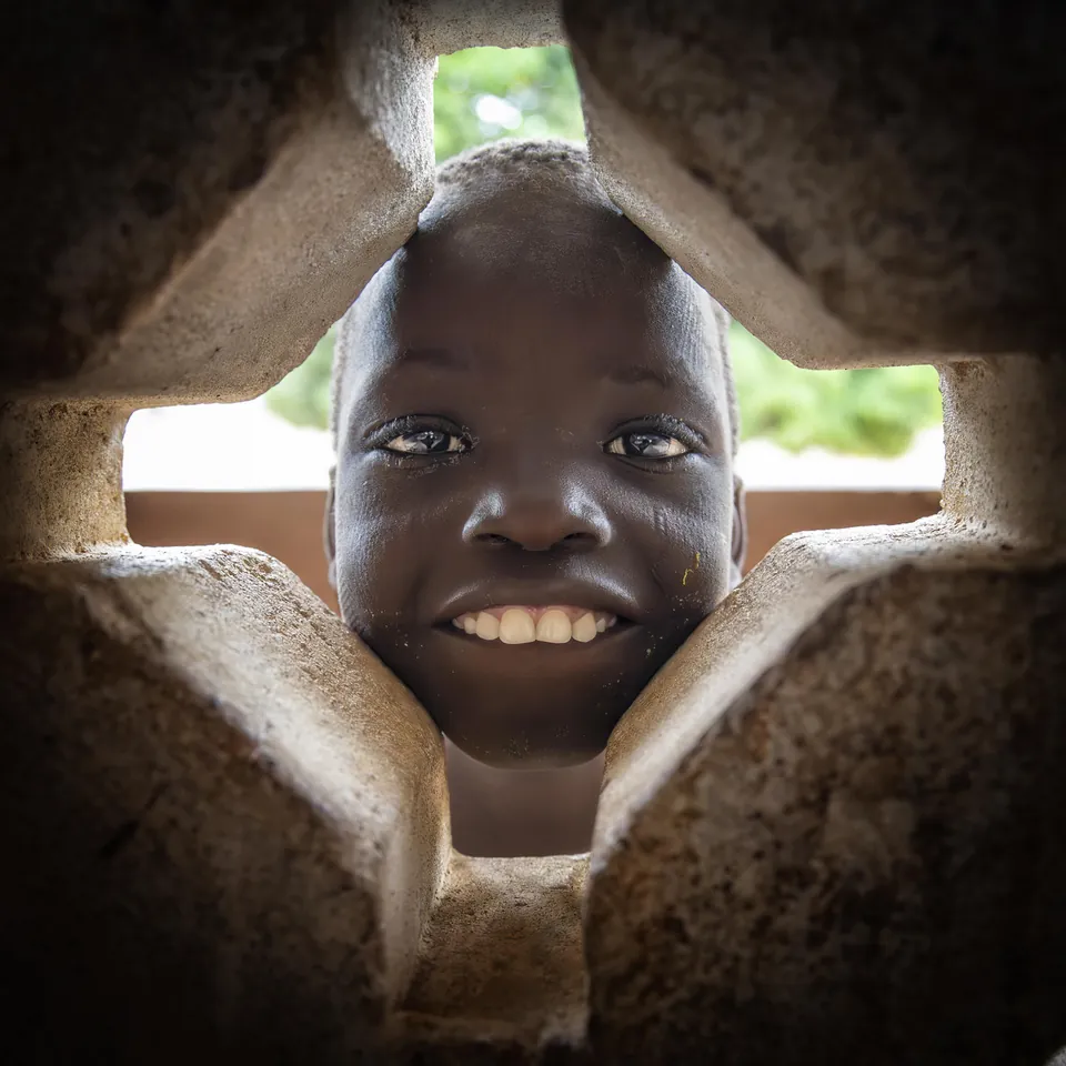 Sonrisa encajada, by Oskar Gaskon Marañón